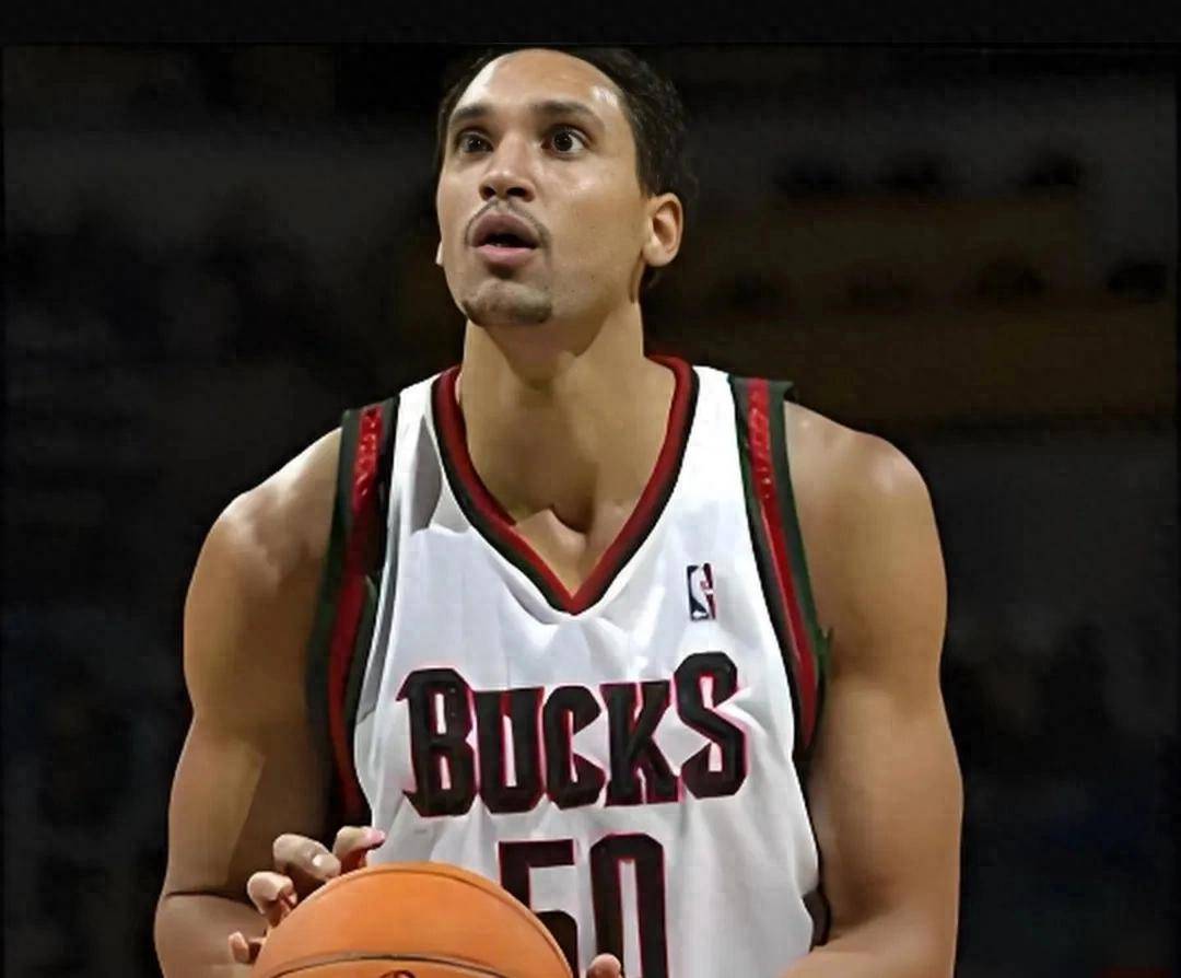 雄鹿王牌球员创赛季得分新高，媒体热捧，最后这种文化.